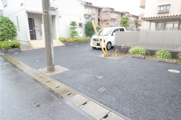 Ｄ-court西初石　Ⅲの駐車場