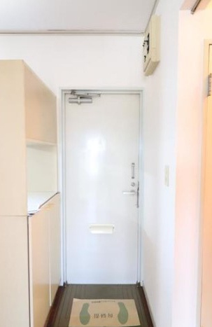船橋市咲が丘４丁目のアパートの玄関