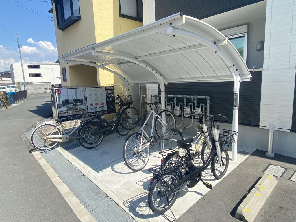 ツーブリッジの駐車場|駐車場があるので、車を買う予定の方も安心です