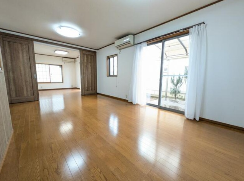 郡山市 富田町字下亀田（郡山駅） 2階建 ４ＬＤＫの居間・リビング