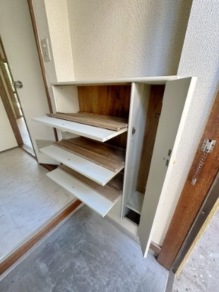 山崎ハイツの玄関