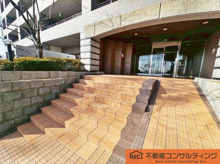 藤和六甲桜ヶ丘ホームズの玄関