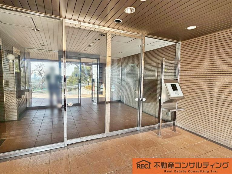 藤和六甲桜ヶ丘ホームズのエントランス