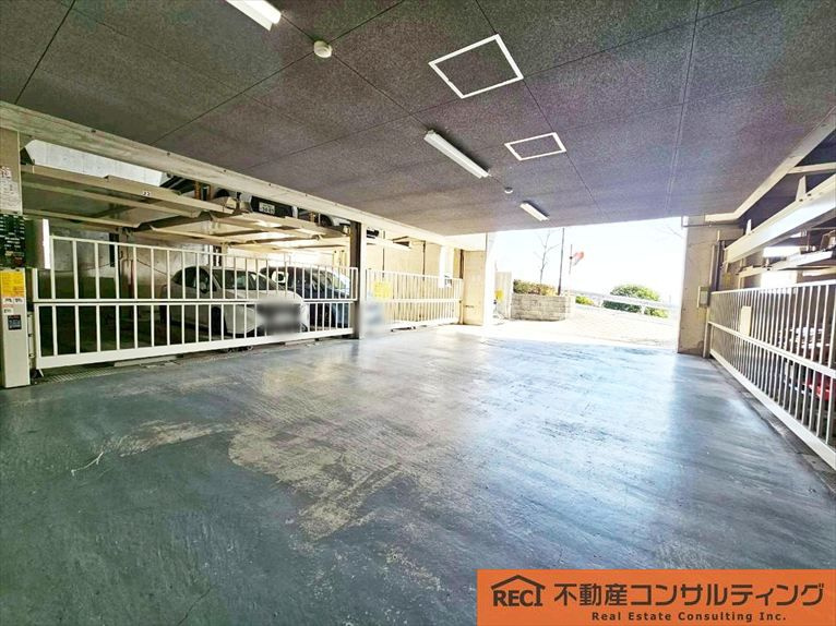 藤和六甲桜ヶ丘ホームズの駐車場