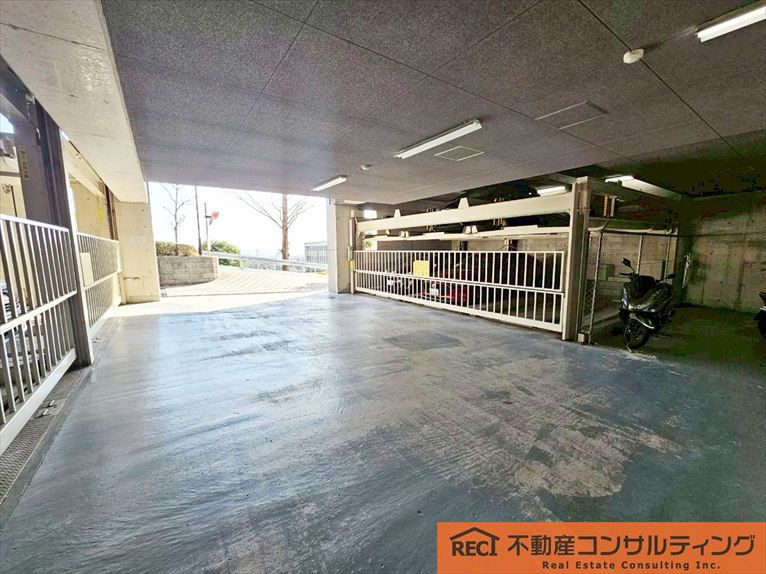 藤和六甲桜ヶ丘ホームズの駐車場