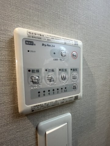 ファーストフィオーレ江坂垂水町の洗面所|浴室乾燥機