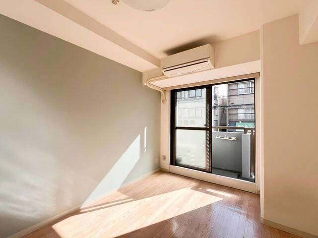 横浜市西区中央１丁目の賃貸マンションの居間・リビング