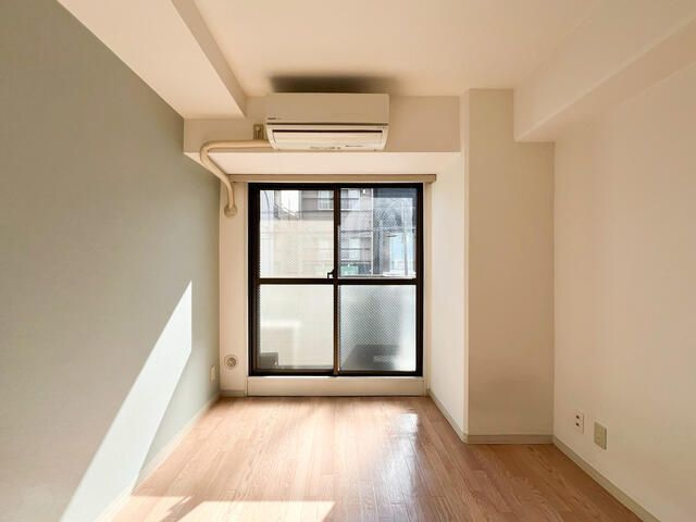 横浜市西区中央１丁目の賃貸マンションの居間・リビング