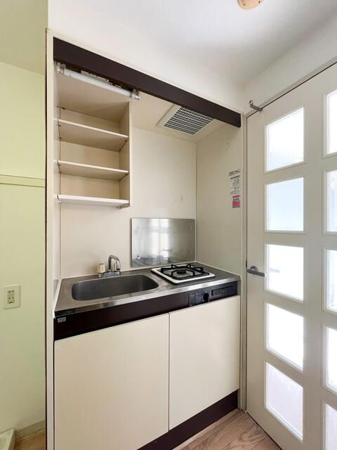 横浜市西区中央１丁目の賃貸マンションのキッチン