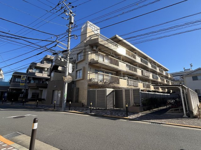 【外観】 | ライオンズマンション大泉学園　（保谷店） | 小学校まで徒歩約2分と近く、お子様の通学に安心な環境