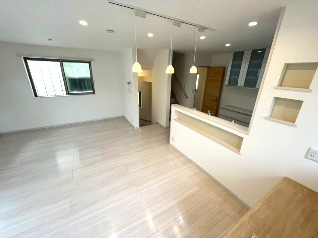 江戸川区中央３丁目の一戸建ての居間・リビング