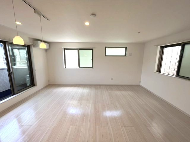江戸川区中央３丁目の一戸建ての居間・リビング