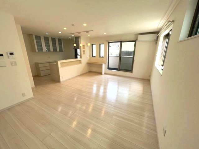 江戸川区中央３丁目の一戸建ての居間・リビング