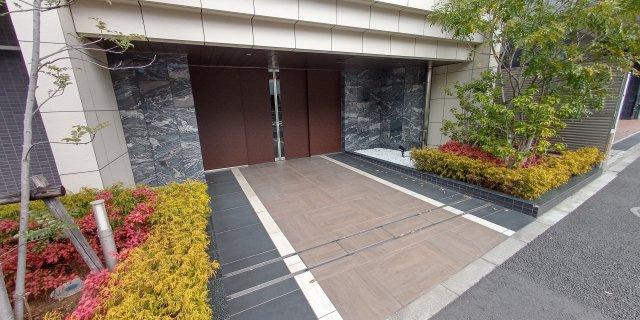 パレステージ新小岩ファストコートのエントランス