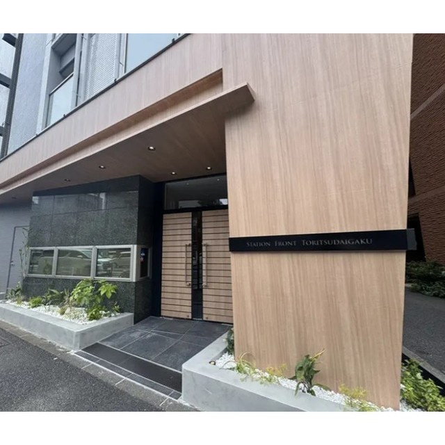 ステーションフロント都立大学のエントランス|落ち着いたエントランスです
