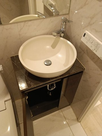 Smart Residence IoTele　初台の洗面所|明るい洗面所です