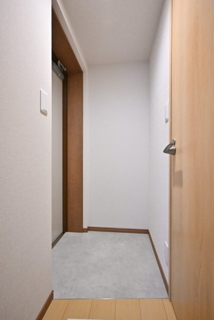 ＣＥＮＴＲＡＬ　ＧＡＲＤＥＮ　ＲＥＳＩＤＥＮＣＥ　ＴＯＫＹＯの玄関|明るい玄関です