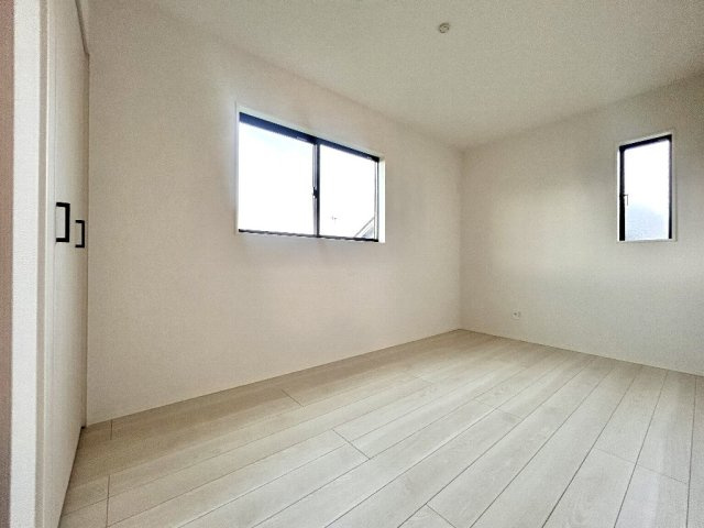 所沢市所沢新町　新築一戸建　西武新宿線　新所沢の洋室|洋室 2F5.43帖洋室でございます。
全室2面採光、収納量も豊富に確保できております。