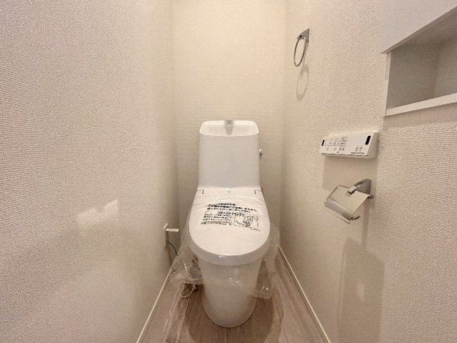 所沢市所沢新町　新築一戸建　西武新宿線　新所沢のトイレ|2Fトイレでございます。
リモコン式のウォシュレットを搭載したデザイントイレを採用しております。