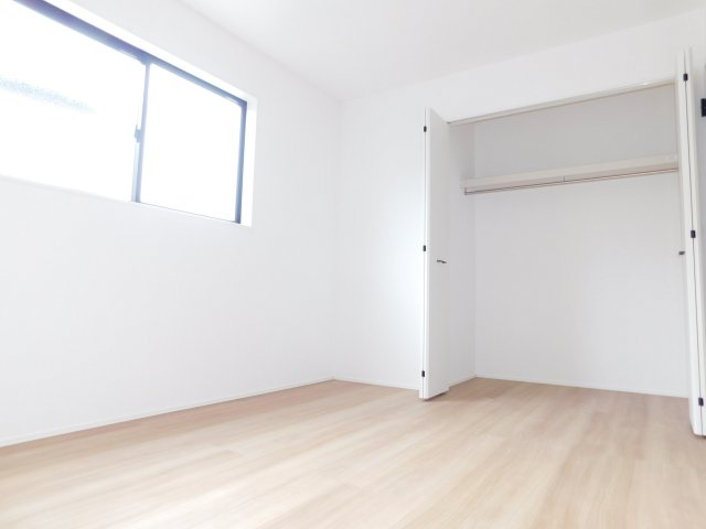 清須市中河原の新築一戸建の洋室|◇２階洋室◇　　明るい洋室６．０帖　全居室収納完備！