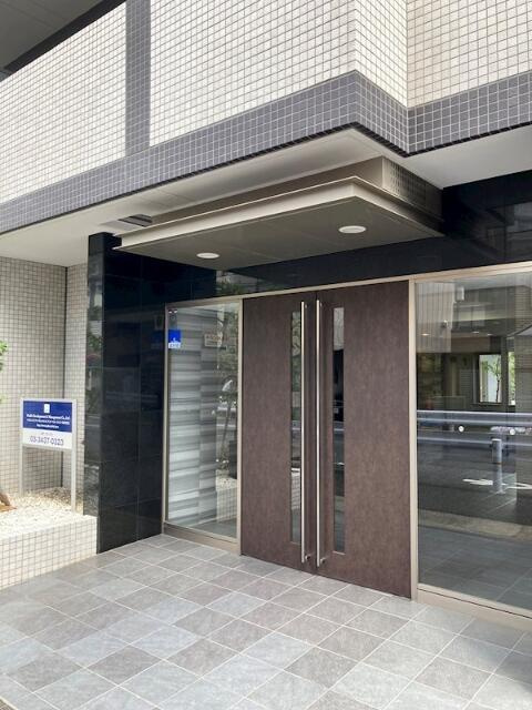 エスティメゾン中野のエントランス|外の入り口です