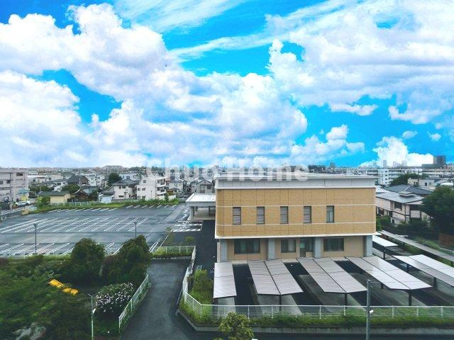 ガーデンプラザ柴又弐番館の展望|手を伸ばせば、ふれることが出来そうな環境が、そのままインテリアになったような印象です。その豊かな眺望にふさわしい空間には、通風・採光にも優れ、心地よい光と風があふれています