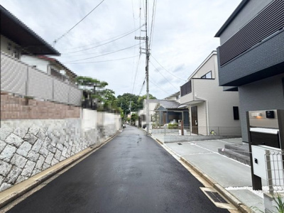 【前面道路含む現地写真】 | 高槻市日吉台六番町　新築戸建