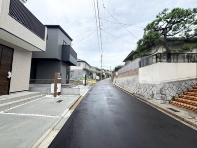 【前面道路含む現地写真】 | 高槻市日吉台六番町　新築戸建