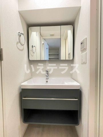 セレニテ神戸駅前アリエの洗面所|スペースが確保できる洗面所です