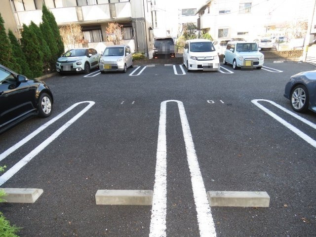 グランドゥールの駐車場