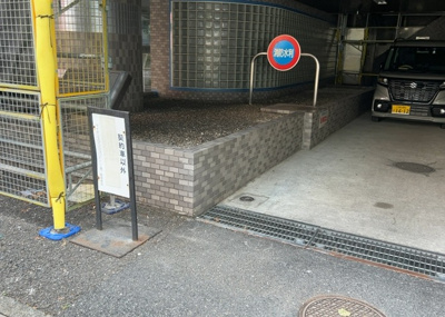 【庭】 | ライオンズマンション相模原第七 | 物件によっては、入居者が個人的に使用できる専用庭がついているものもあります。また、住宅の中にある土間の部分を庭と呼ぶこともあります。庭の用途は住む人によって変わり、それによってデザインもさまざまです。