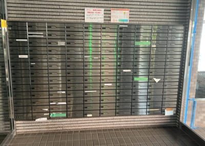 【設備】 | ライオンズマンション相模原第七 | エントランス付近に設置されている集合ポストは、住んでいる部屋と離れているため、ポストをあさるなど誰かに何かされていても被害に気づきにくいです。入居する時には他人に特定されにくい番号で鍵をかけましょう！
