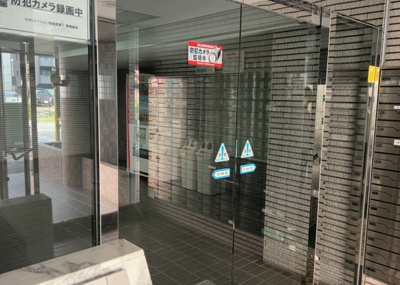 【ロビー】 | ライオンズマンション相模原第七 | ロビーというと、エントランスと何がちがうの？と思いますよね。実はロビーとエントランスには明確な決まりはありません。物件によっては、エントランスを入って広がるある程度の広さのある空間がロビーとなります。