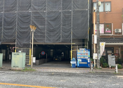 【外観】 | ライオンズマンション相模原第七 | 隣家の土地はどうなっているのか、生活利便施設が近くにあるのか、学校まで近いかなど、お客様のライフスタイルにあわせたイメージが重要です。また、近くにあると困る施設が近くにないかも確認するといいでしょう。