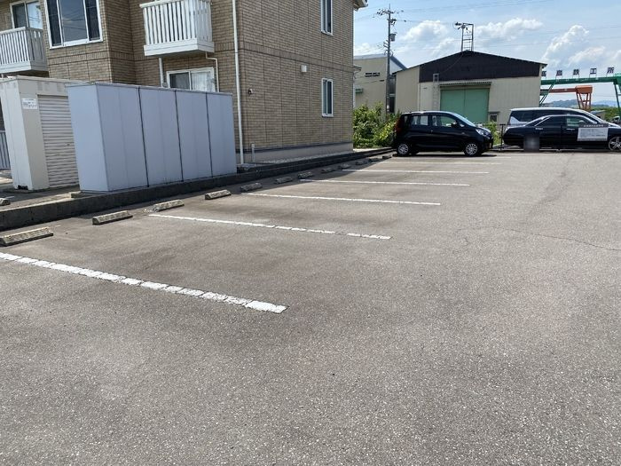 フレシール和田の駐車場