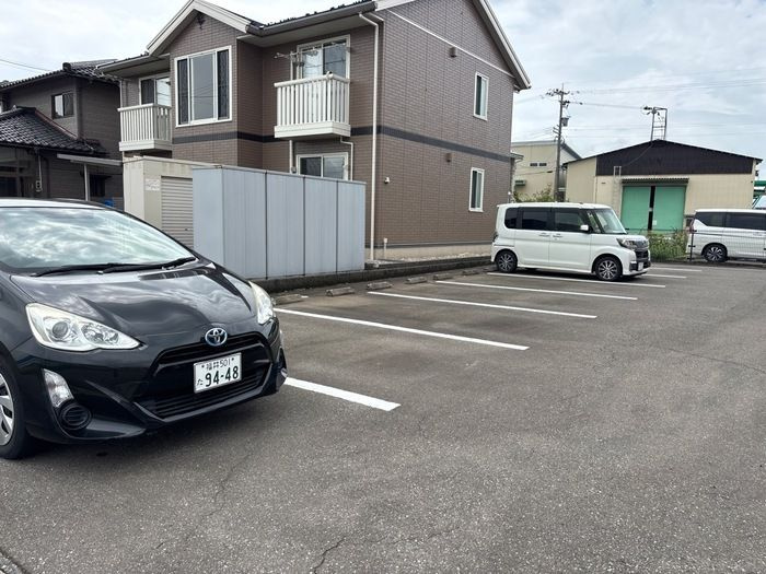 フレシール和田の駐車場