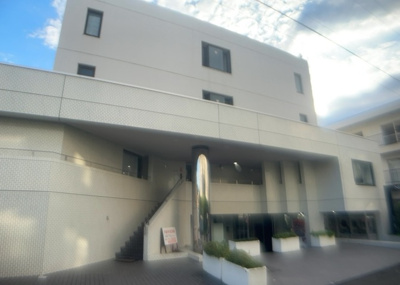 【現況写真】 | メゾン・ド・ノア明神町 | 景色重視でお家選ぶをするとスーパーが遠い！学校が遠い！など生活をするうえで利便性で困ることもあります。まず一度現地を見学する際に、周辺の施設などがあるかを確認し、暮らし始めた後のことを想像しましょう。