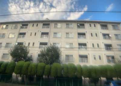 【展望】 | メゾン・ド・ノア明神町 | 眺望を気にして物件を探す場合、前面に建物が建っていないか現地で確認しましょう！前面に建物があると景色はもちろん、日当たりや風通しにも影響が出てきます。住んだ時のことを想像しながら現地見学をしましょう。