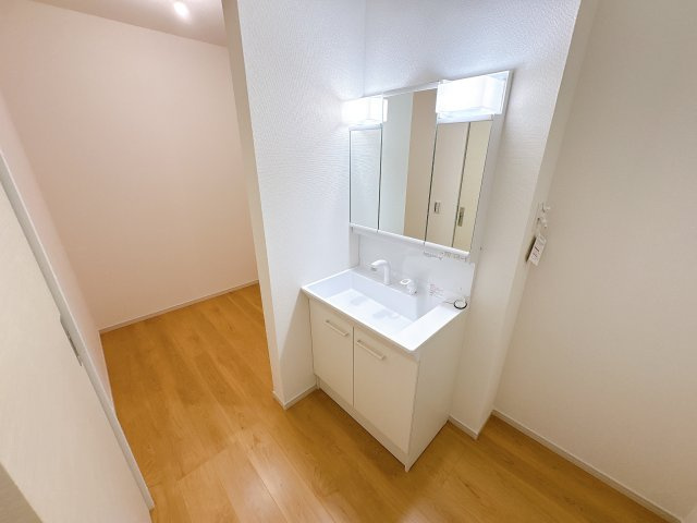 柏市西原1期　新築戸建　1号棟の独立洗面台