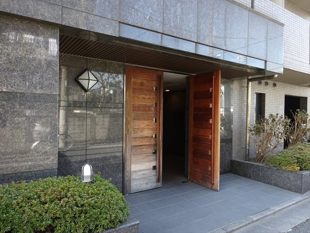 ルーブル学芸大学五番館のエントランス