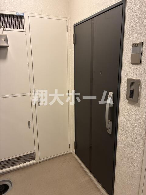 プレール・ドゥーク東京ＥＡＳＴⅢの玄関
