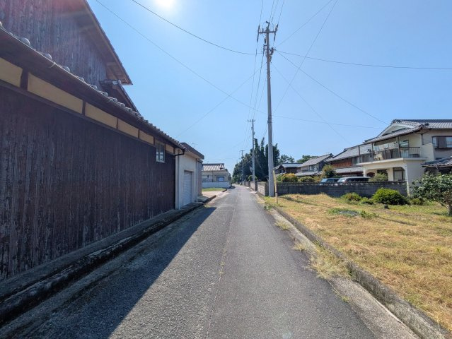 中通土地の前面道路含む現地写真