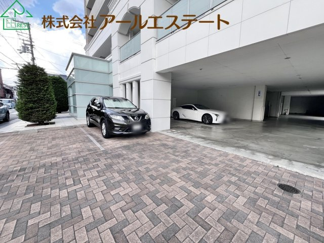 グラジオ元町プレミアム　　中古マンションの駐車場