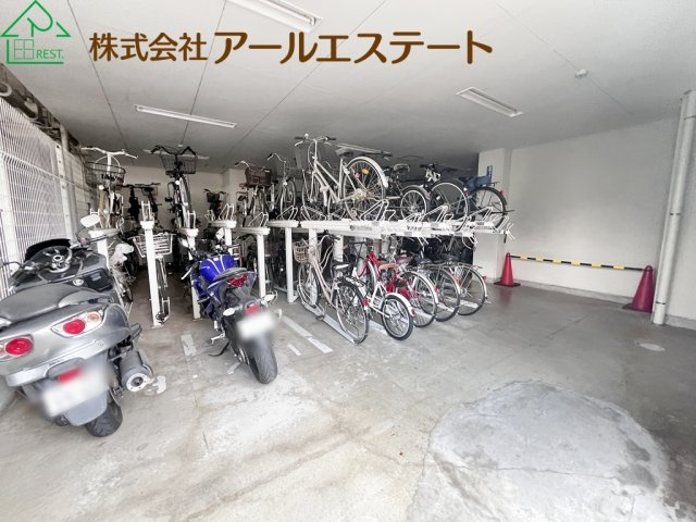 グラジオ元町プレミアム　　中古マンションの駐車場