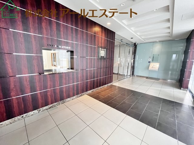 グラジオ元町プレミアム　　中古マンションのエントランス
