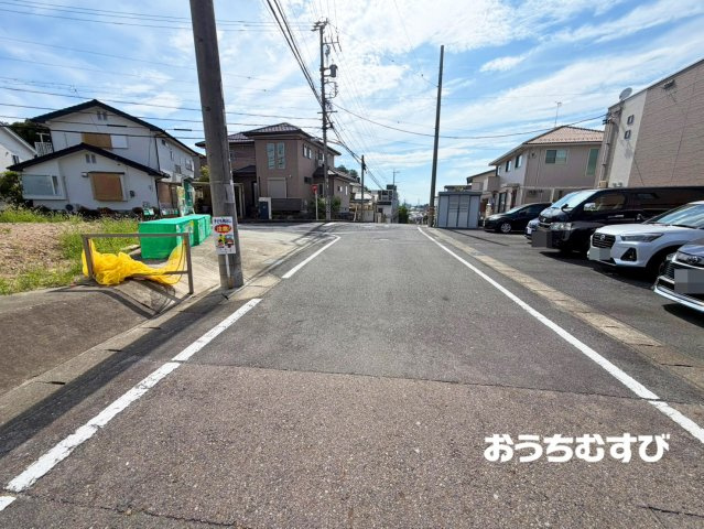 小牧市小松寺2期(全2棟)の前面道路含む現地写真