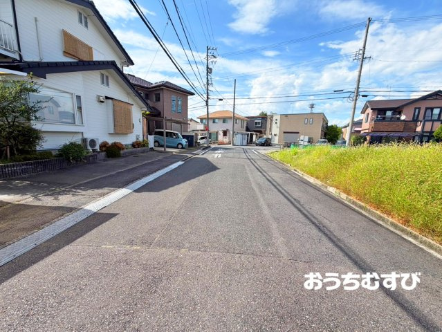 小牧市小松寺2期(全2棟)の前面道路含む現地写真