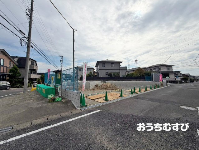 小牧市小松寺2期(全2棟)の前面道路含む現地写真