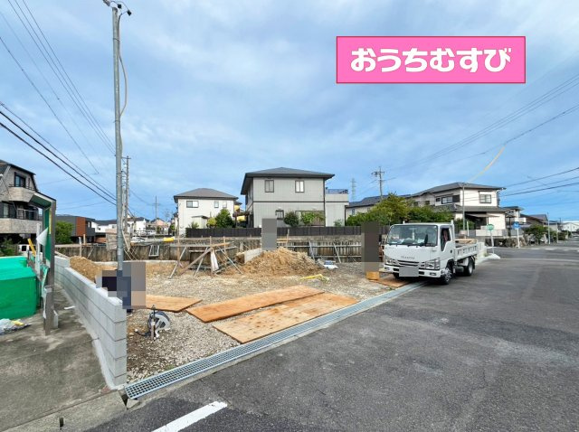 小牧市小松寺2期(全2棟)の前面道路含む現地写真