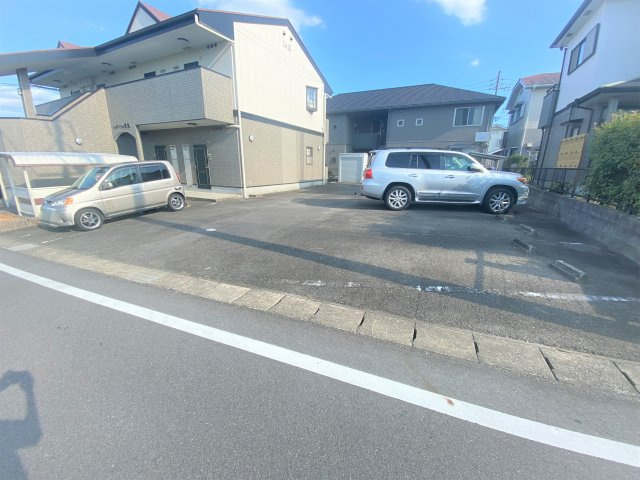ルシール青葉の駐車場